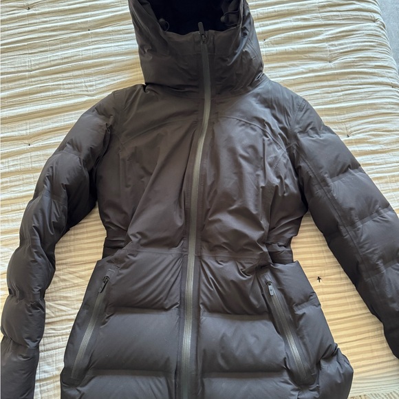 Lululemon StretchSeal Sleet Street Jacket size 6. - Picture 3 of 7